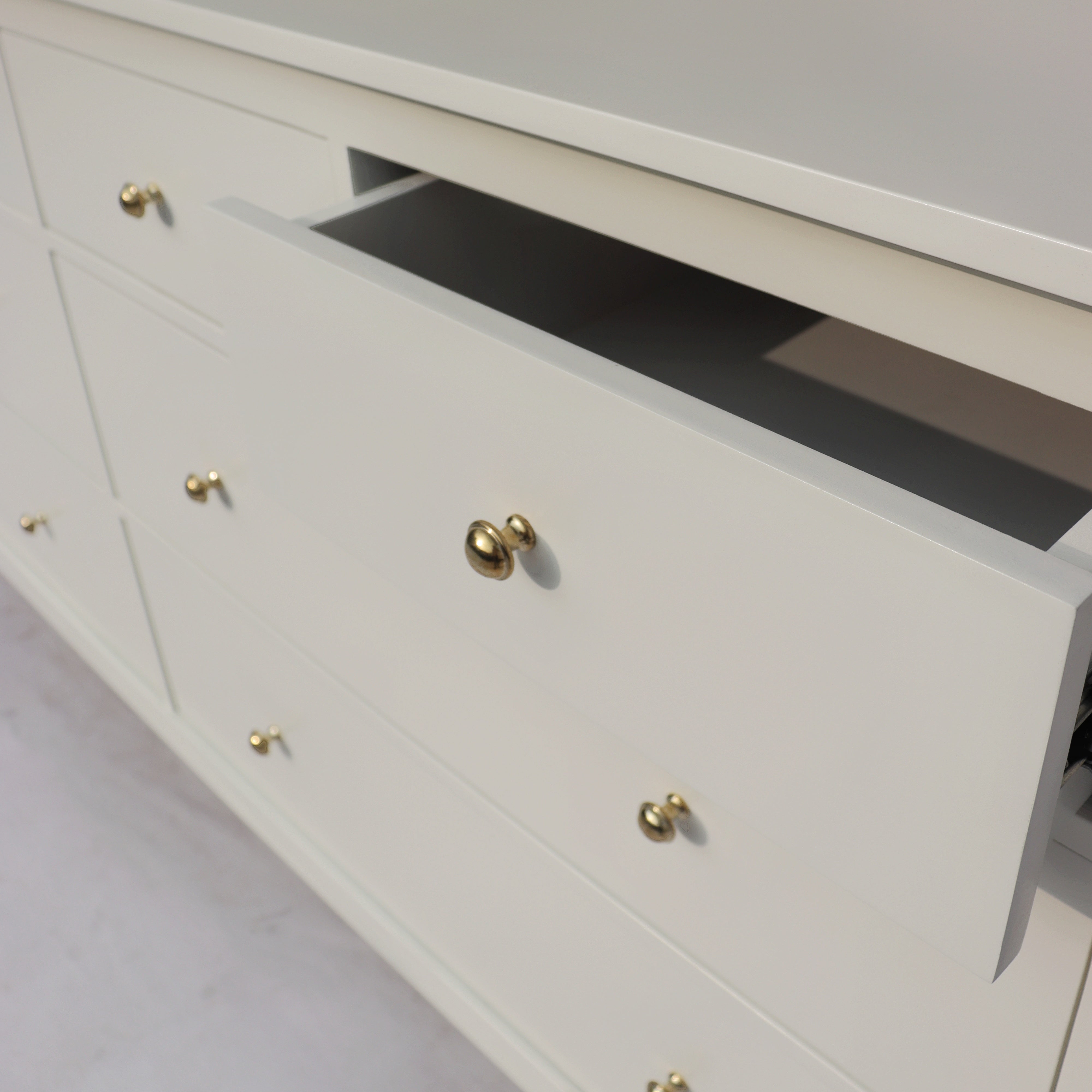 ZOE DRESSER