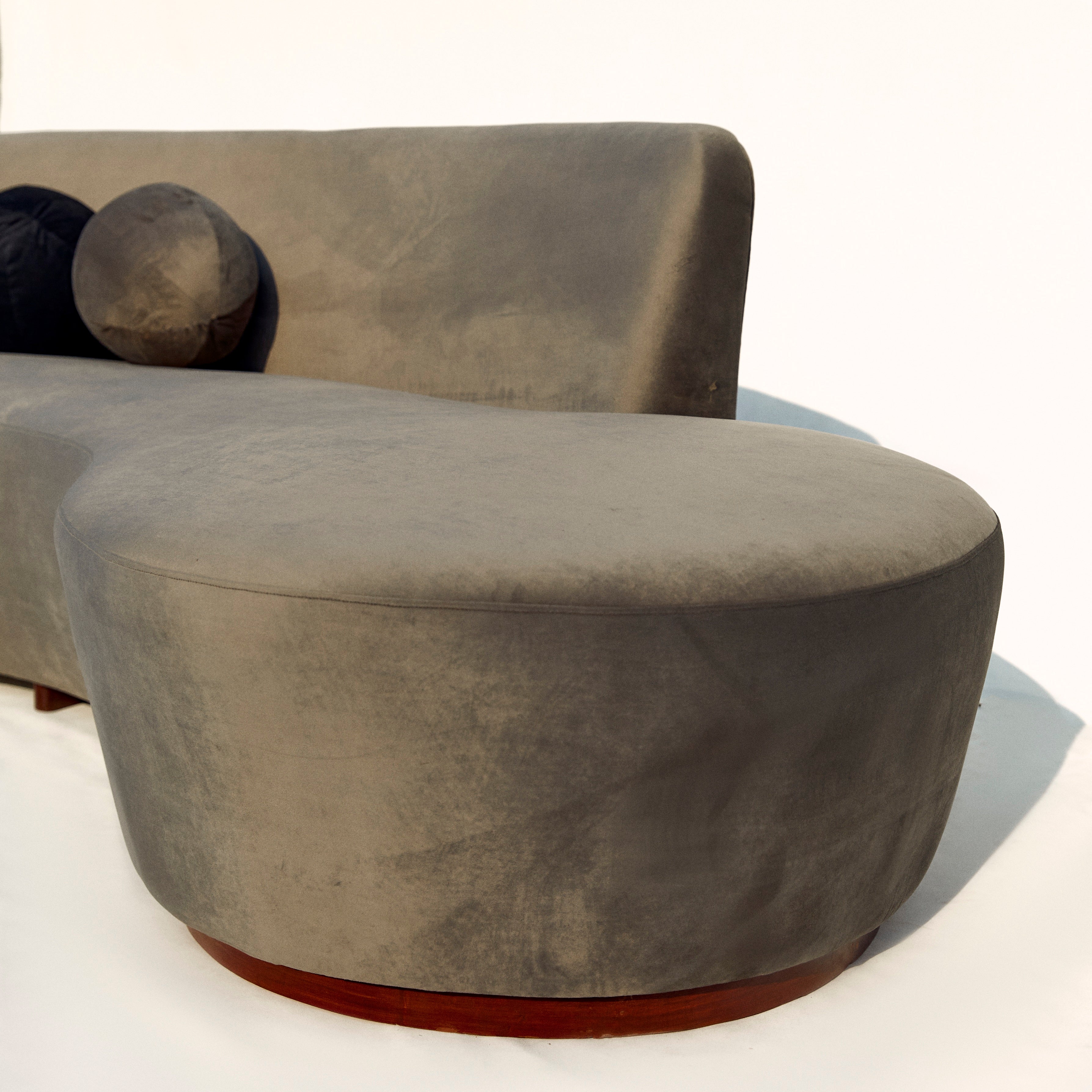 CONTOUR COUCH