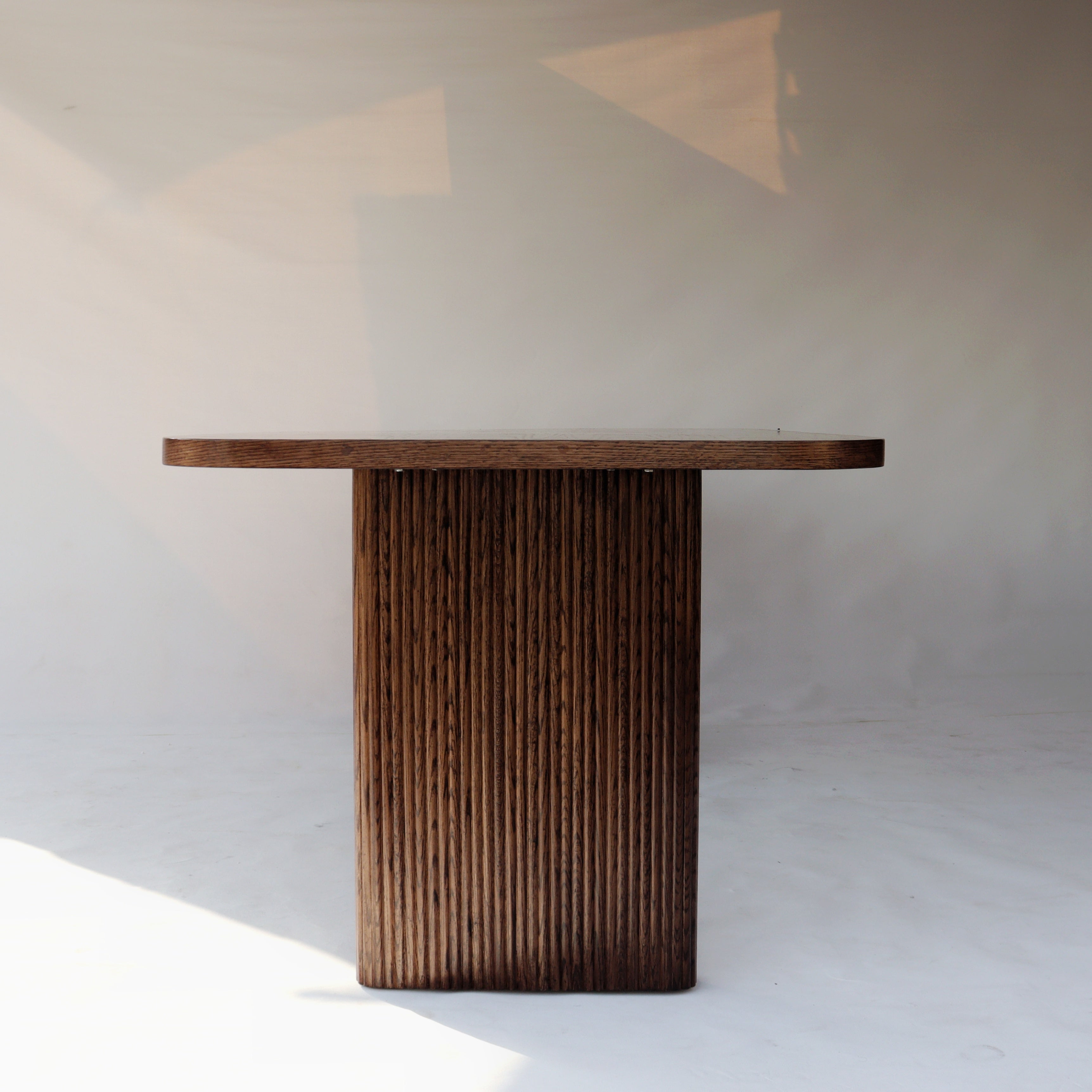 FILLET DINING TABLE
