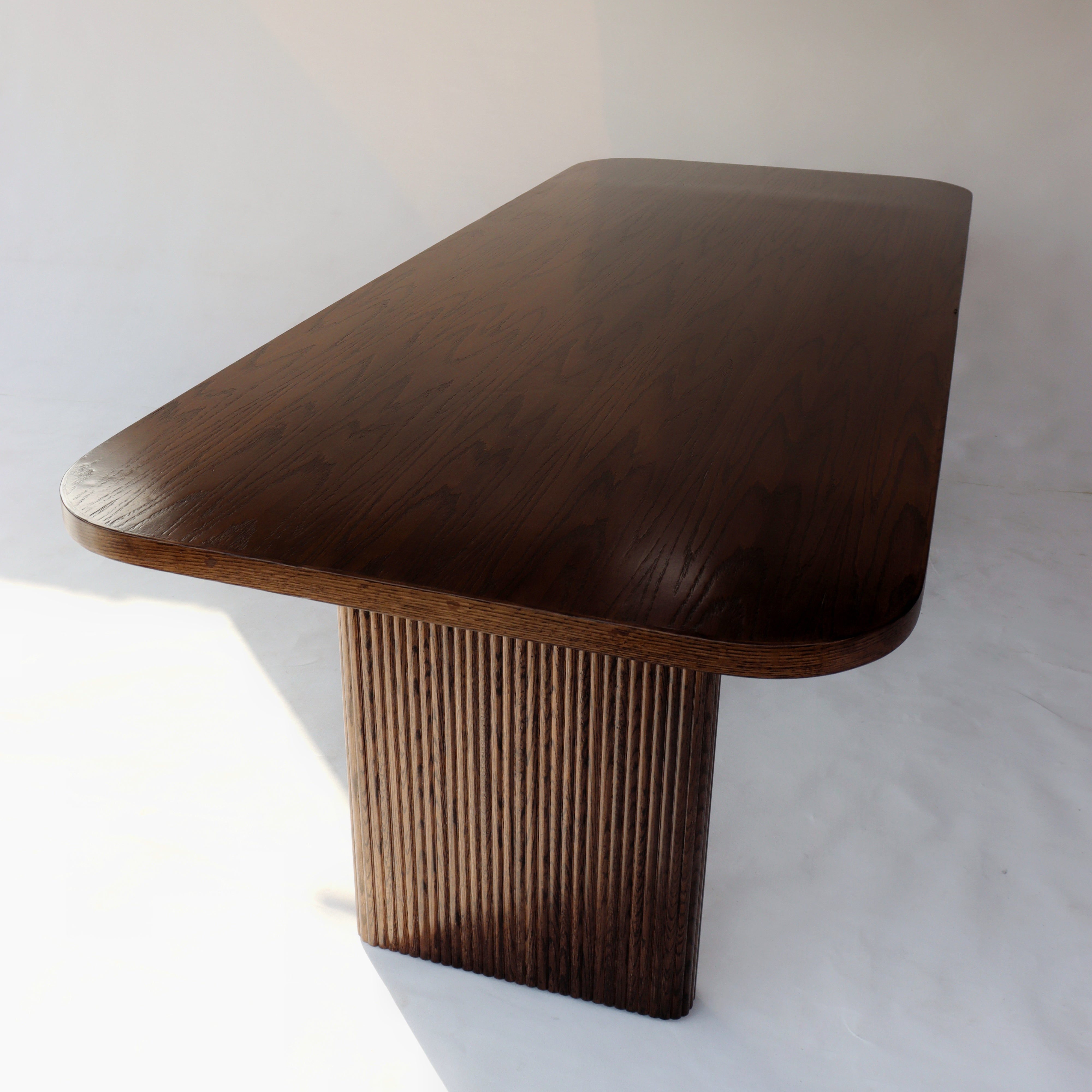 FILLET DINING TABLE