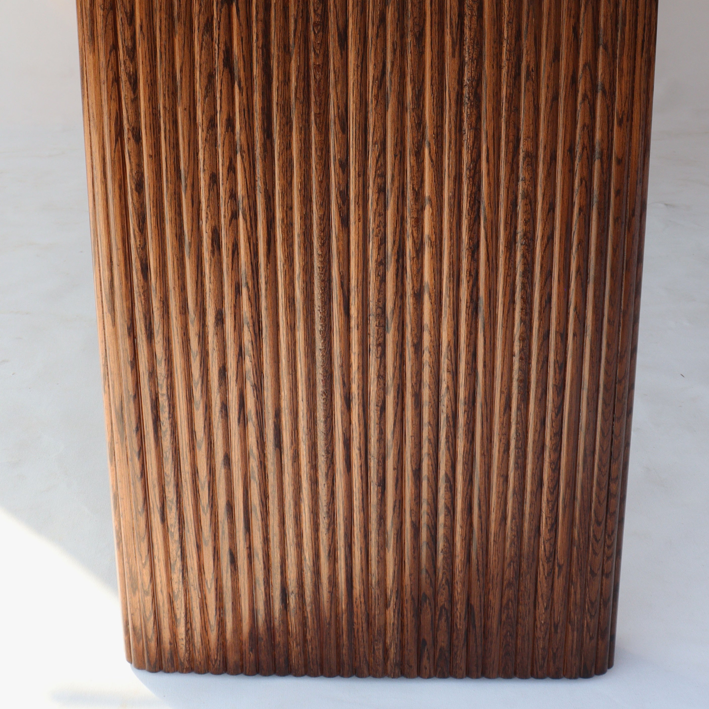 FILLET DINING TABLE