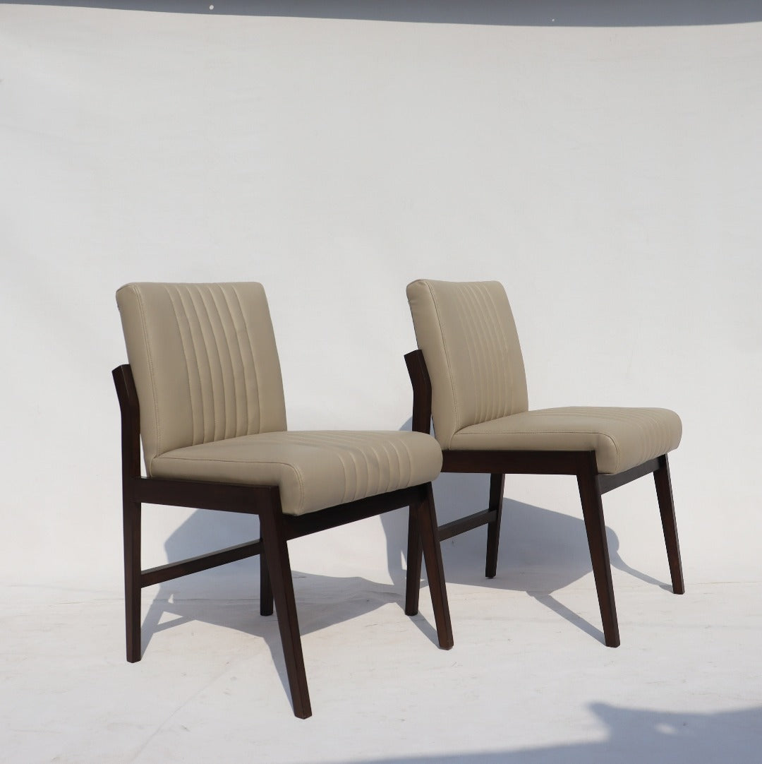 An ergonomically designed chair crafted from solid red oak, combining natural beauty with ergonomic comfort. Its sturdy construction and thoughtful design provide optimal support for the body, making it a stylish and functional addition to any home or office.