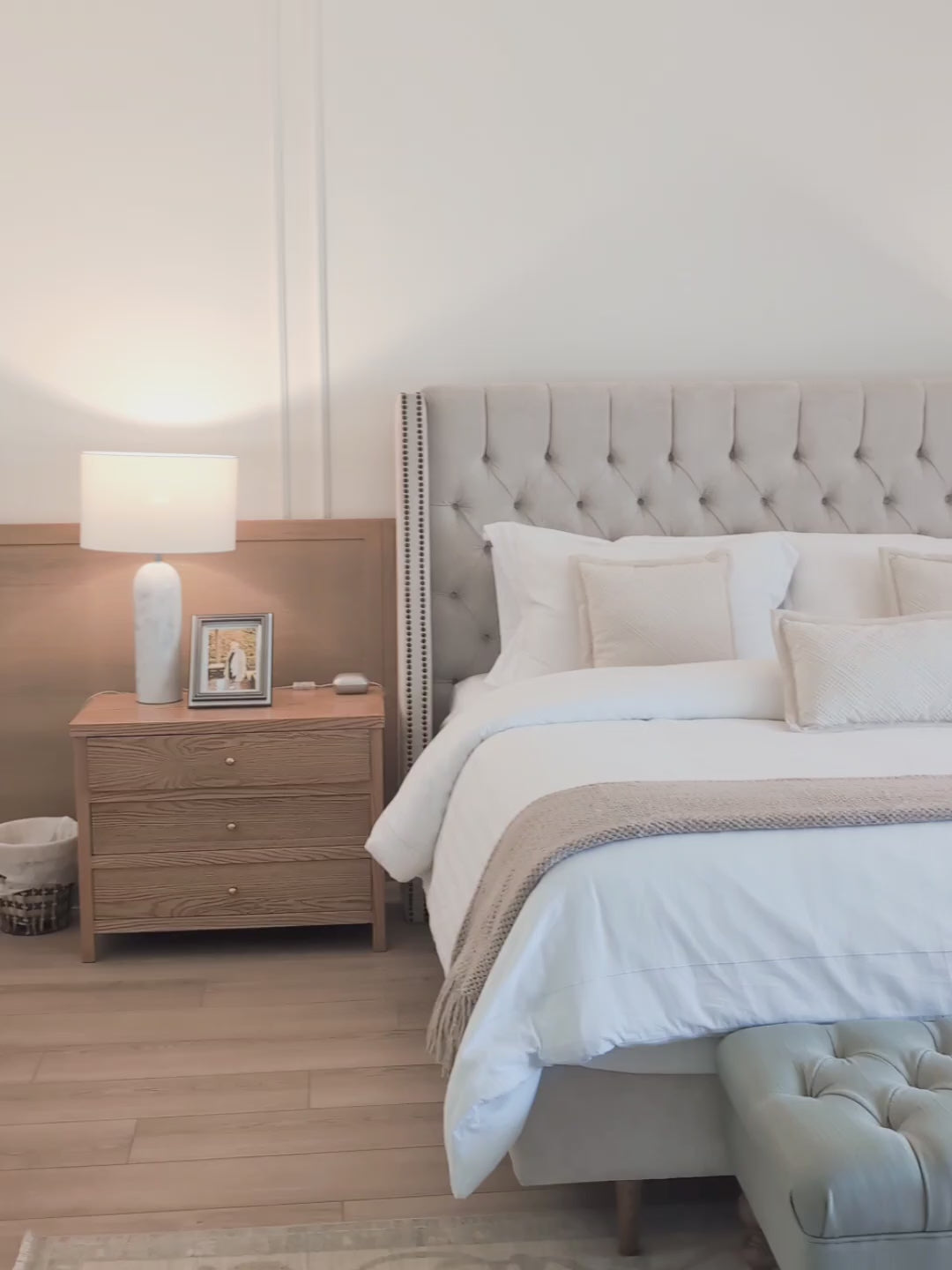 TUFTED BED