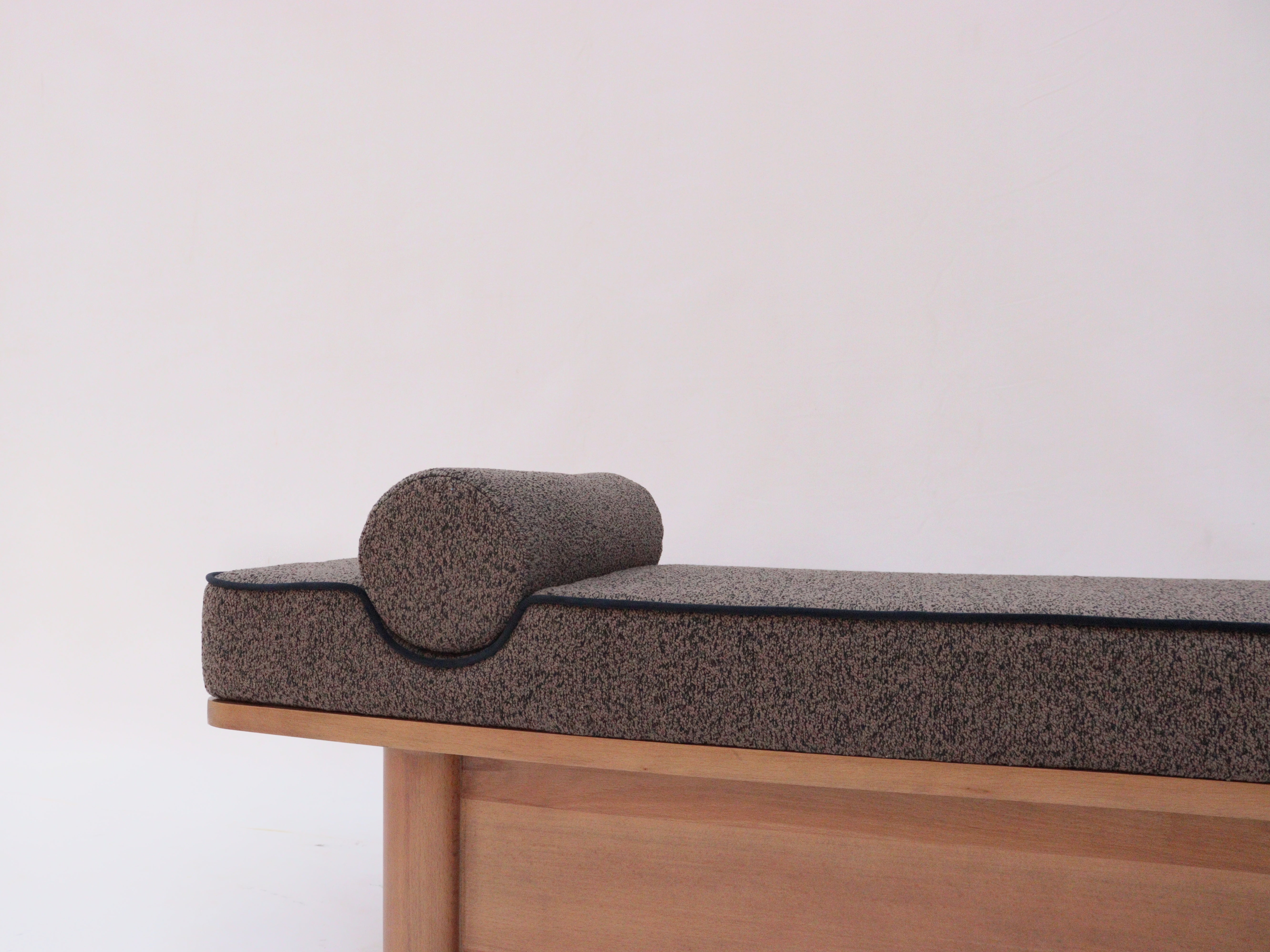 GAO BENCH