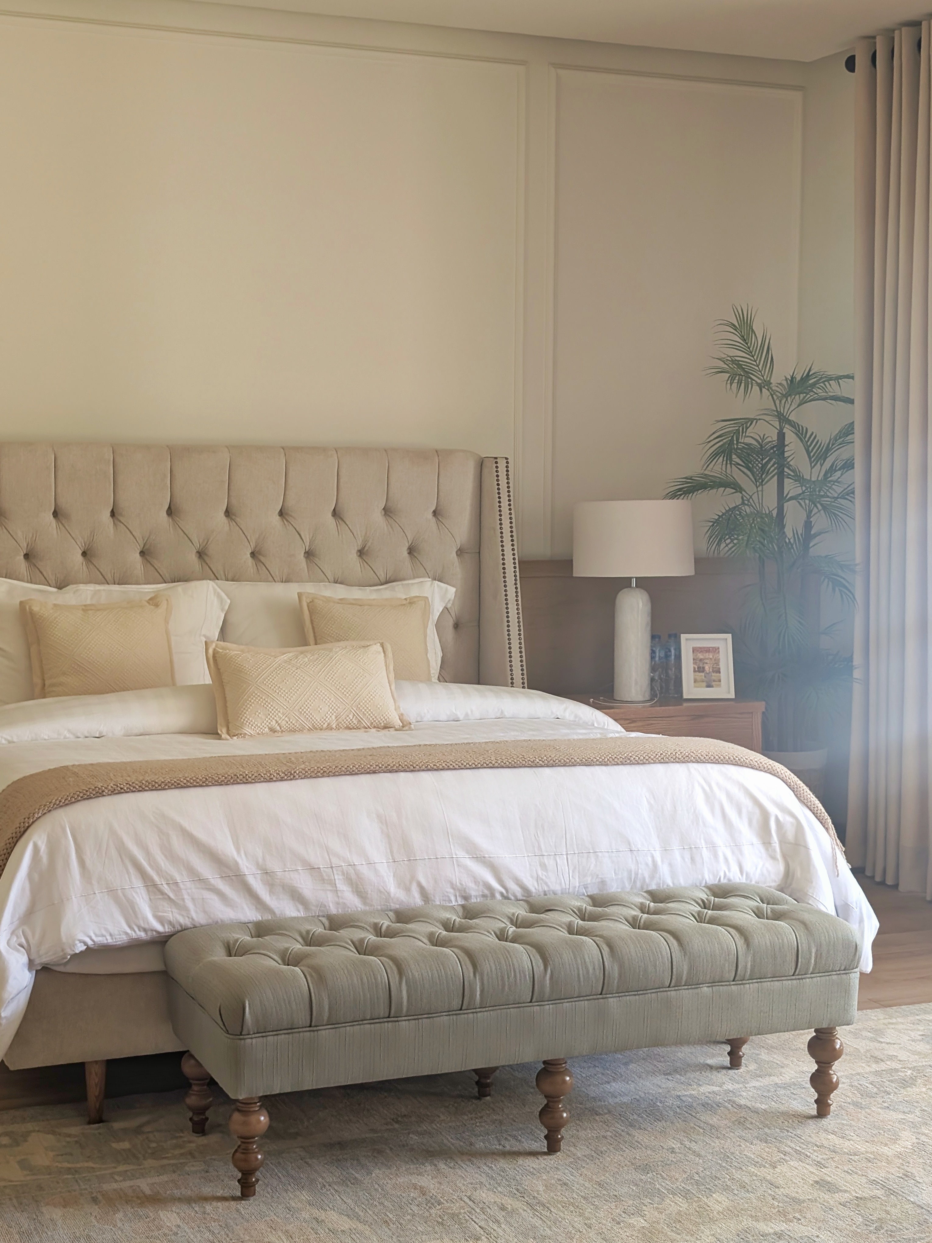 TUFTED BED