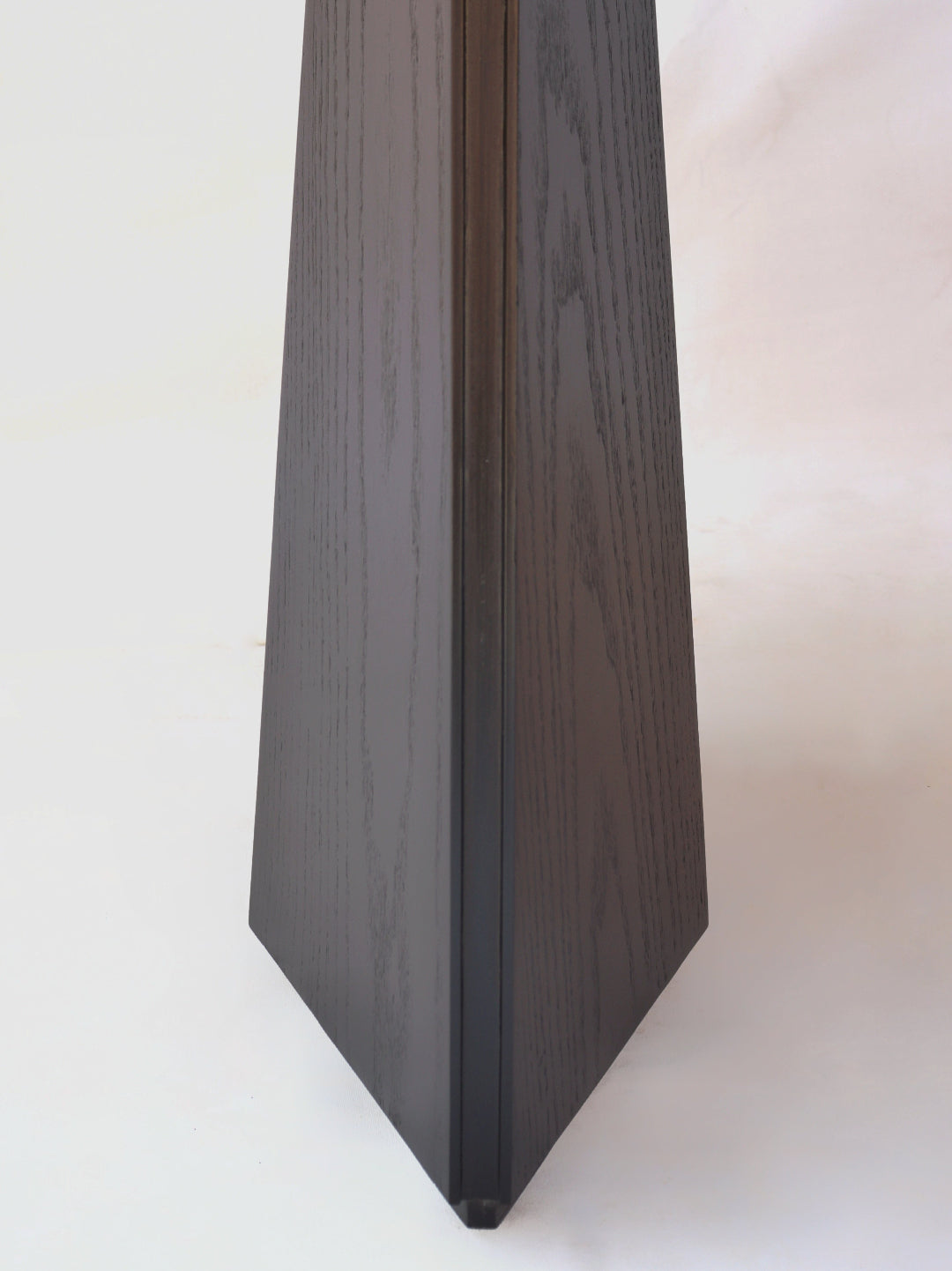 TRAP DINING TABLE