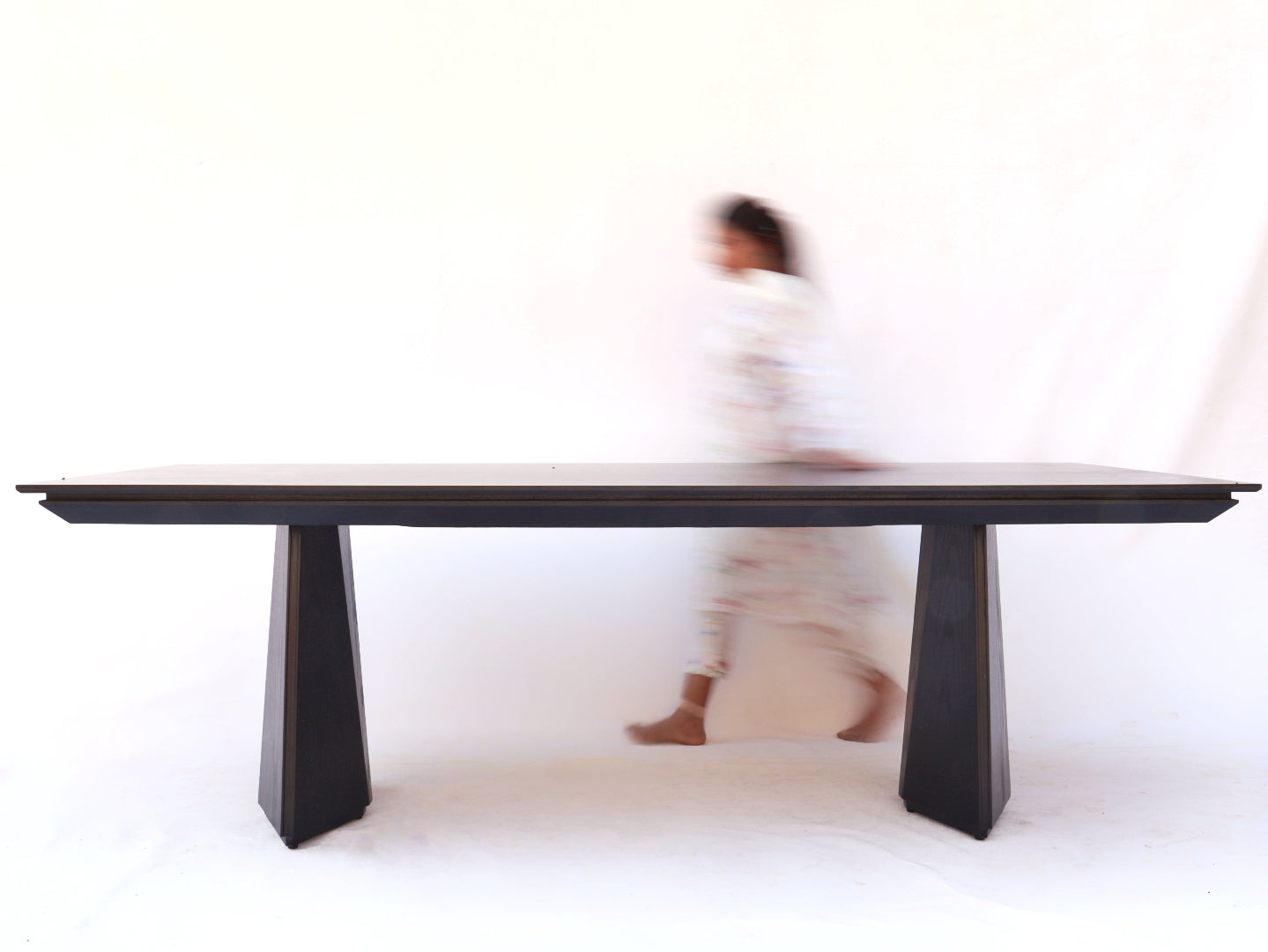 TRAP DINING TABLE