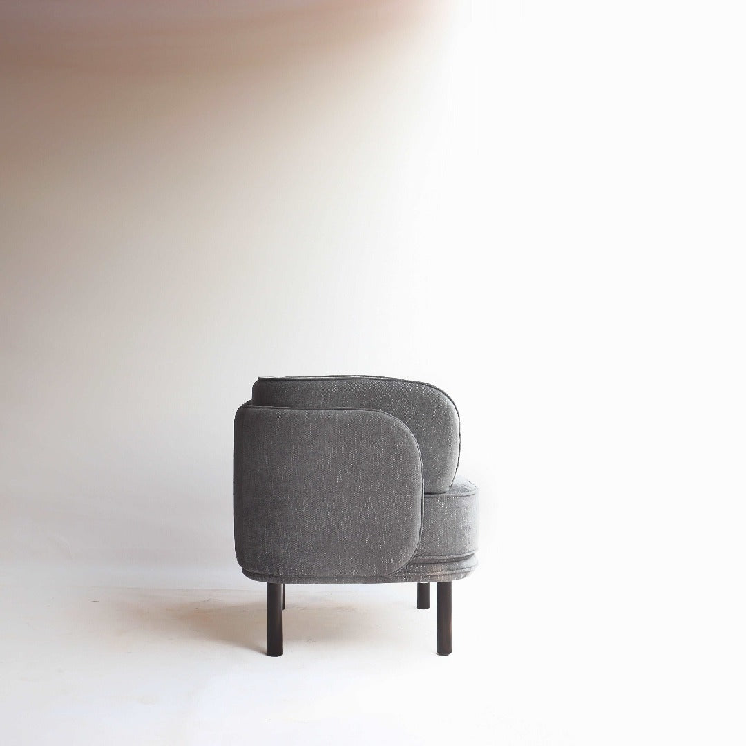 Experience ultimate comfort with the Wrap Chair, featuring an ergonomic design meticulously engineered to provide optimal support. Its unique construction embraces you, ensuring a cozy seating experience every time