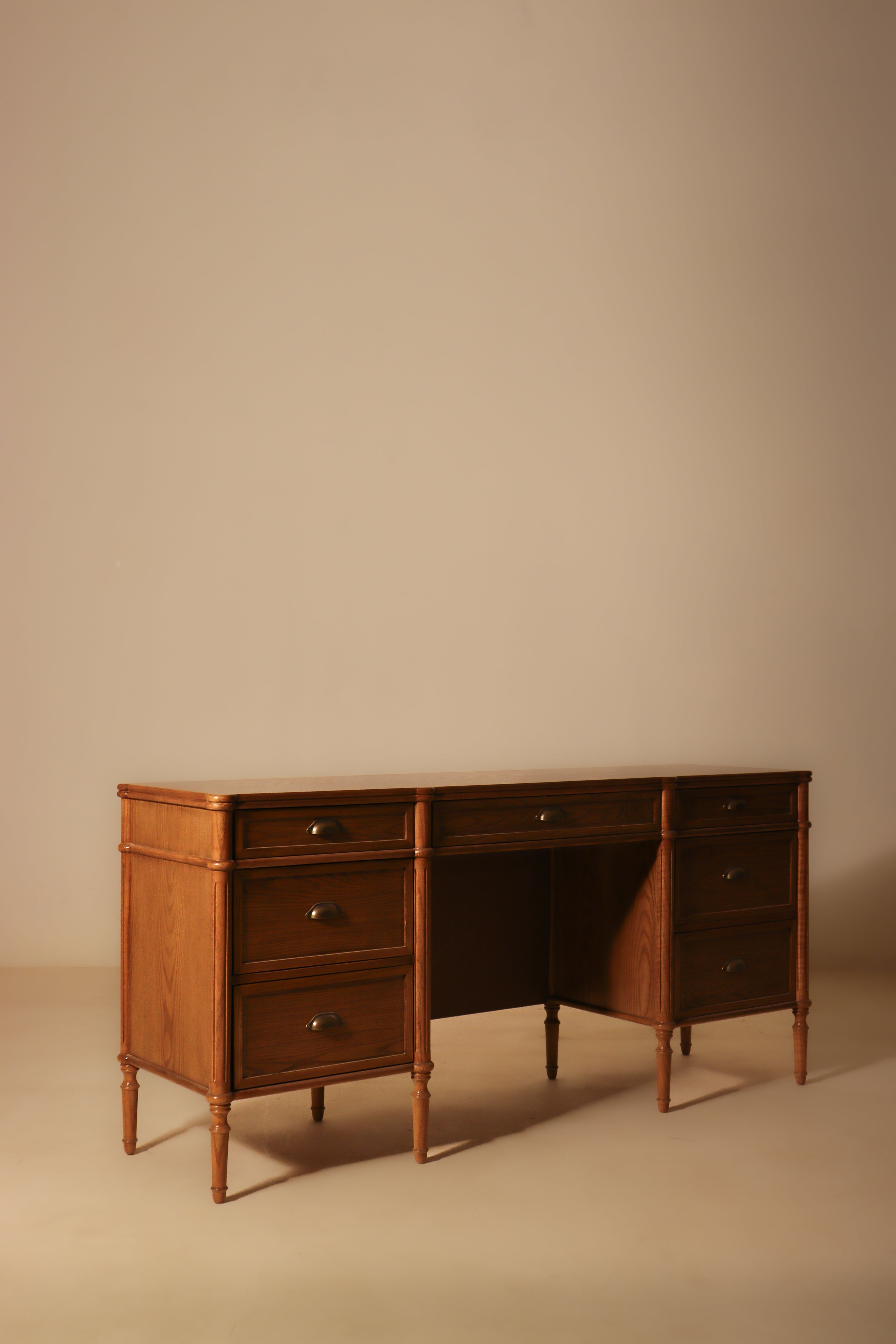 DRAPER DRESSER