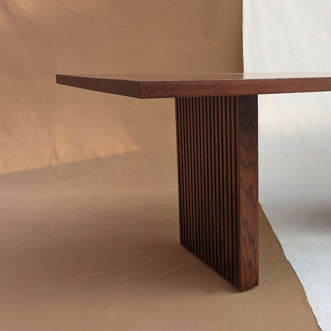 FLUTED DINING TABLE - Keel