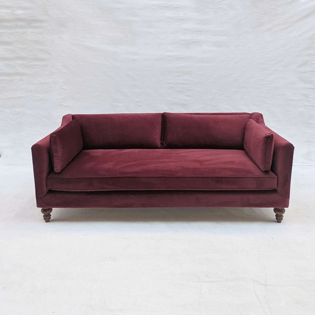A classic sofa designed with an extremely comfortable ergonomic seat, combining timeless elegance with modern comfort. Its ergonomic design provides optimal support for the body, ensuring a luxurious seating experience for relaxation and gatherings in any living room.