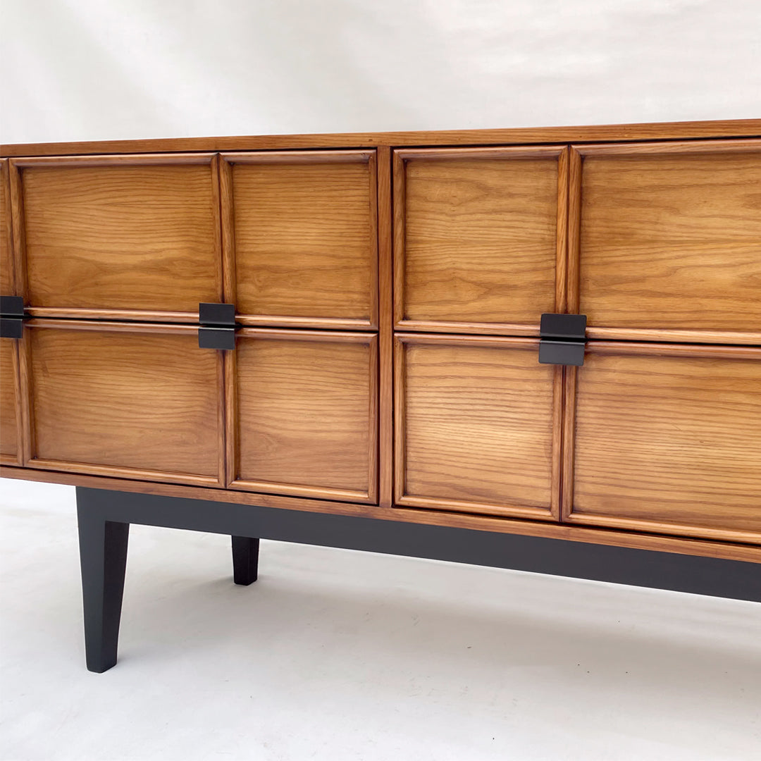 THE AVENUE CONSOLE - Keel